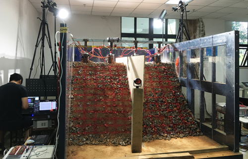 Dynamic measurement of displacement