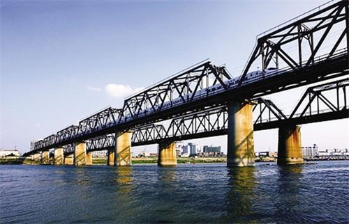 铆接钢桁梁桥关键传力节点和构件的力学性能测量